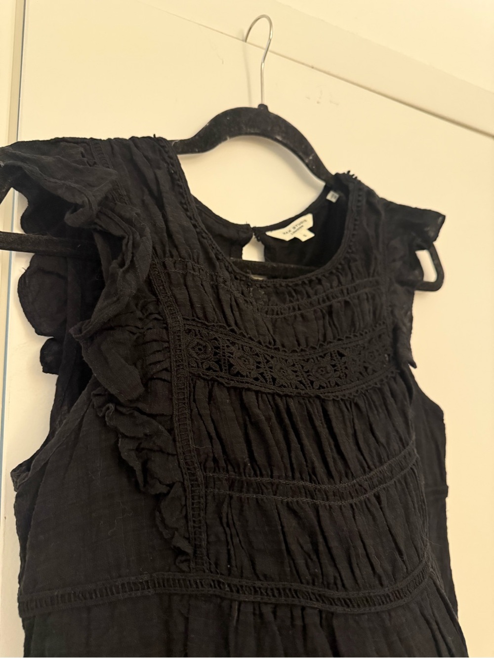 Black Ruffled Lace-Detail Sleeveless Top